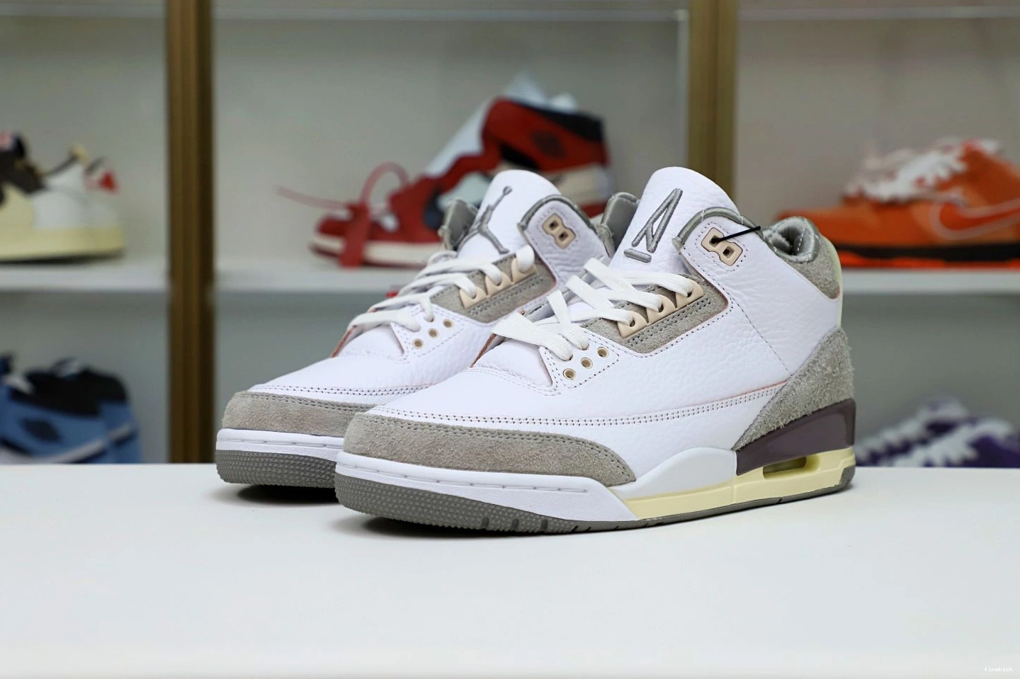 AIR X WMNS 3 MANIÉRE JORDAN 0105